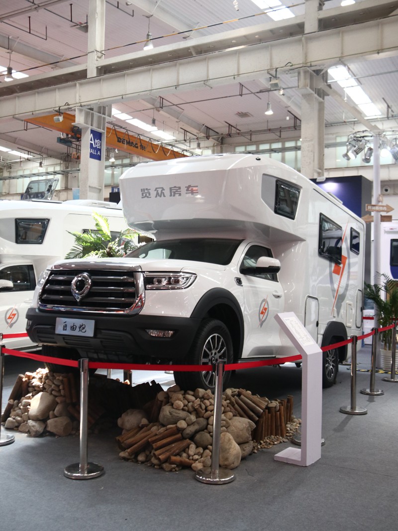 年度新車、自動檔、四驅(qū)，能選的房車