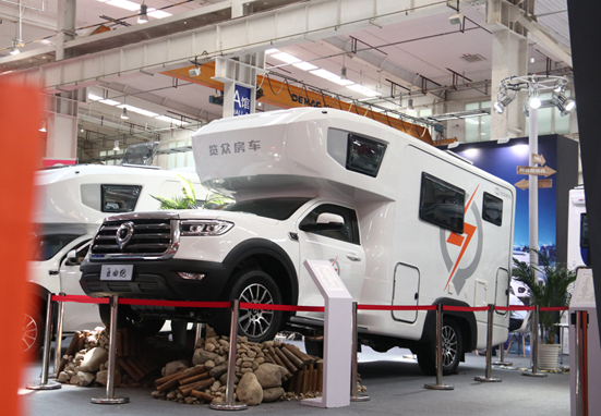 年度新車、自動(dòng)檔、四驅(qū)，能選的房車